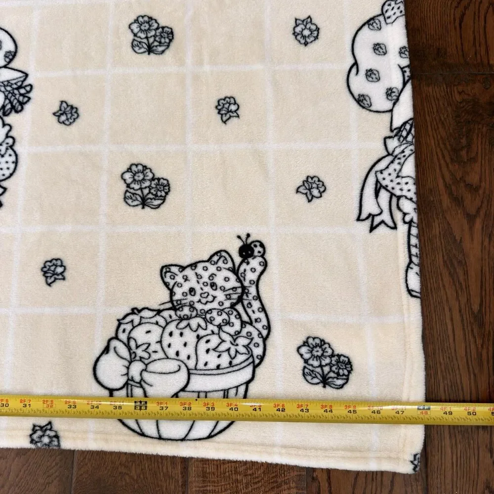 Strawberry Shortcake Custard Plush Throw Blanket 50x60 Cream Floral 2025